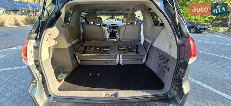 Мінівен Toyota Sienna 2013 в Києві
