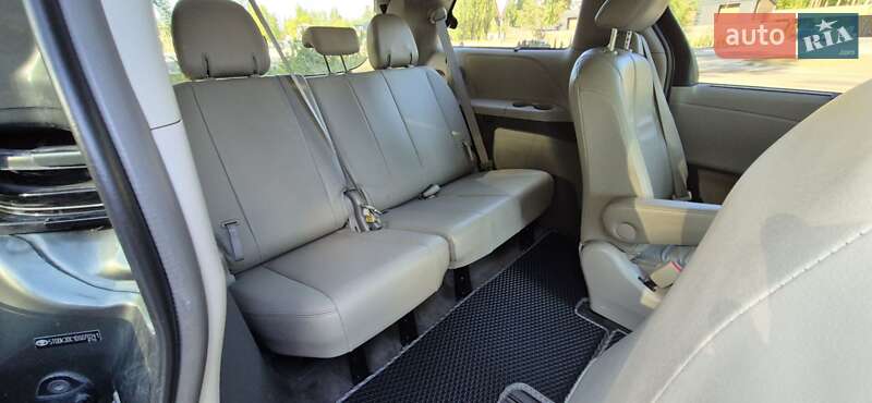 Мінівен Toyota Sienna 2013 в Києві