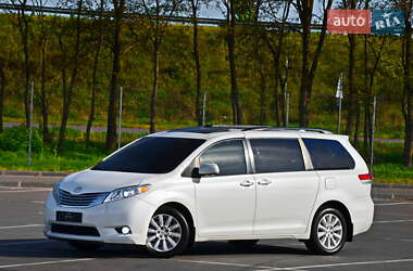 Мінівен Toyota Sienna 2014 в Дніпрі