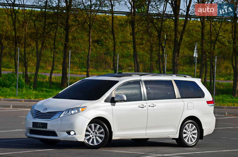 Мінівен Toyota Sienna 2014 в 