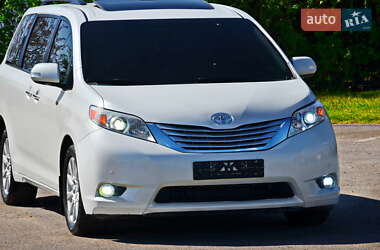 Мінівен Toyota Sienna 2014 в 