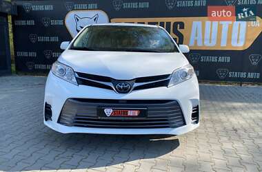 Мінівен Toyota Sienna 2019 в 