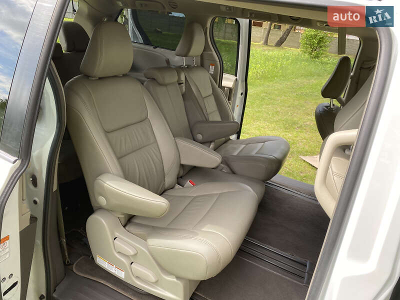 Мінівен Toyota Sienna 2018 в Радивиліві