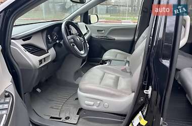 Минивэн Toyota Sienna 2017 в 