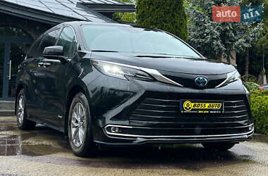 Мінівен Toyota Sienna 2022 в Львові