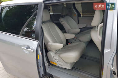 Минивэн Toyota Sienna 2013 в 
