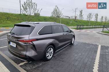 Минивэн Toyota Sienna 2023 в 