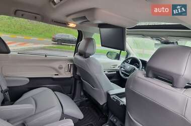 Минивэн Toyota Sienna 2023 в 