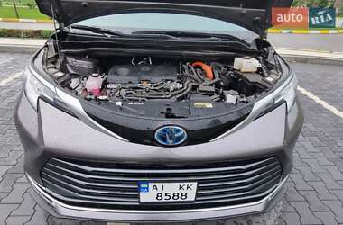 Минивэн Toyota Sienna 2023 в 