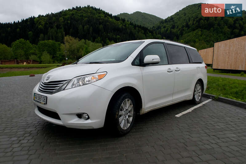 Минивэн Toyota Sienna 2013 в Киеве
