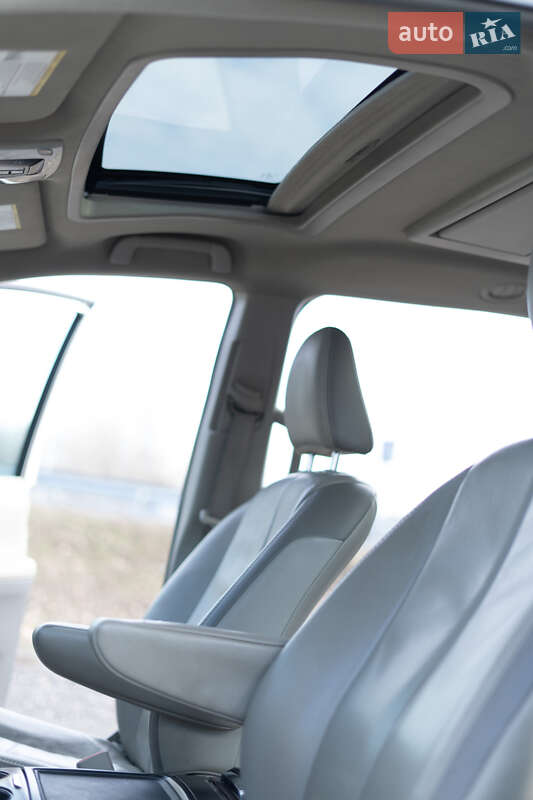 Минивэн Toyota Sienna 2013 в Киеве