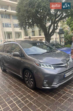 Мінівен Toyota Sienna 2019 в Києві