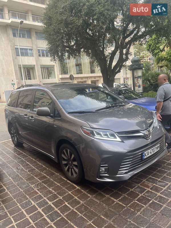 Мінівен Toyota Sienna 2019 в Києві