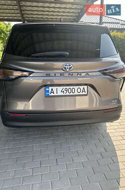 Минивэн Toyota Sienna 2023 в 