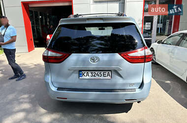 Минивэн Toyota Sienna 2015 в 