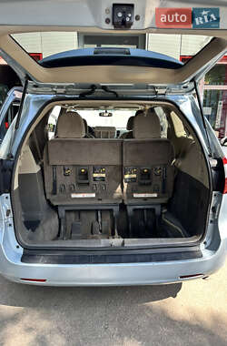 Минивэн Toyota Sienna 2015 в 