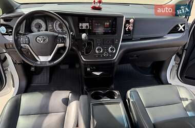 Мінівен Toyota Sienna 2016 в Одесі