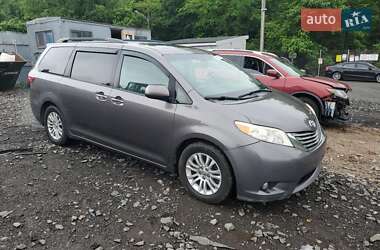 Минивэн Toyota Sienna 2015 в 