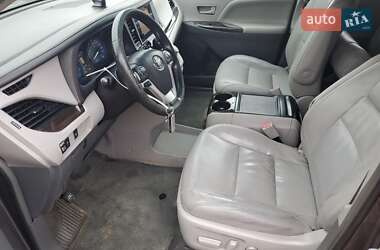 Минивэн Toyota Sienna 2015 в 