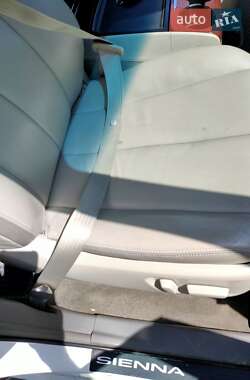 Мінівен Toyota Sienna 2013 в Дніпрі
