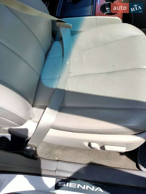 Мінівен Toyota Sienna 2013 в Дніпрі