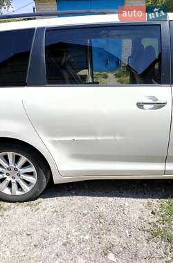 Мінівен Toyota Sienna 2013 в Дніпрі