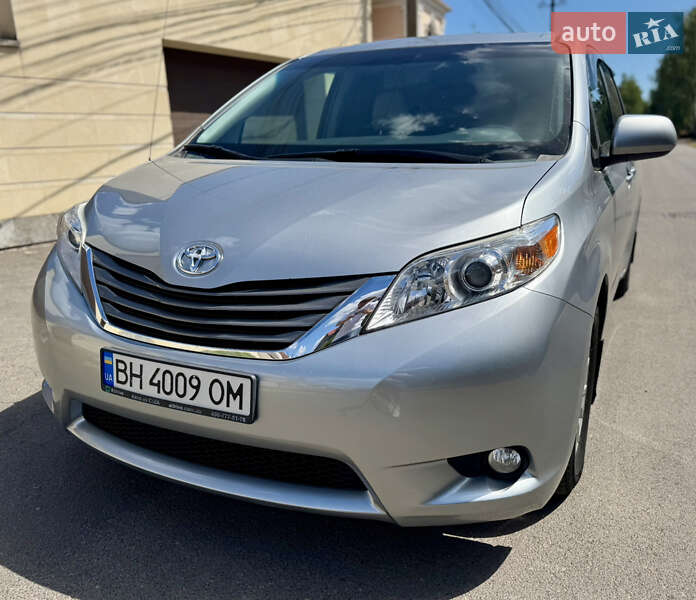Мінівен Toyota Sienna 2013 в Одесі