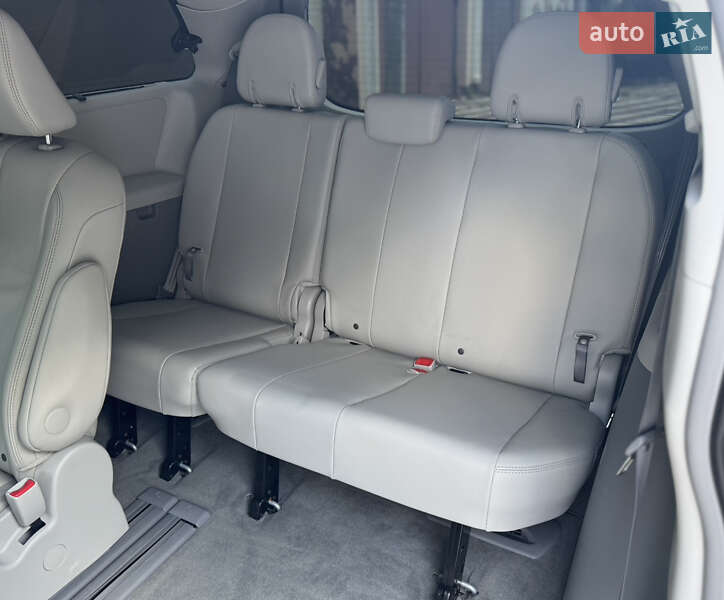 Мінівен Toyota Sienna 2013 в Одесі