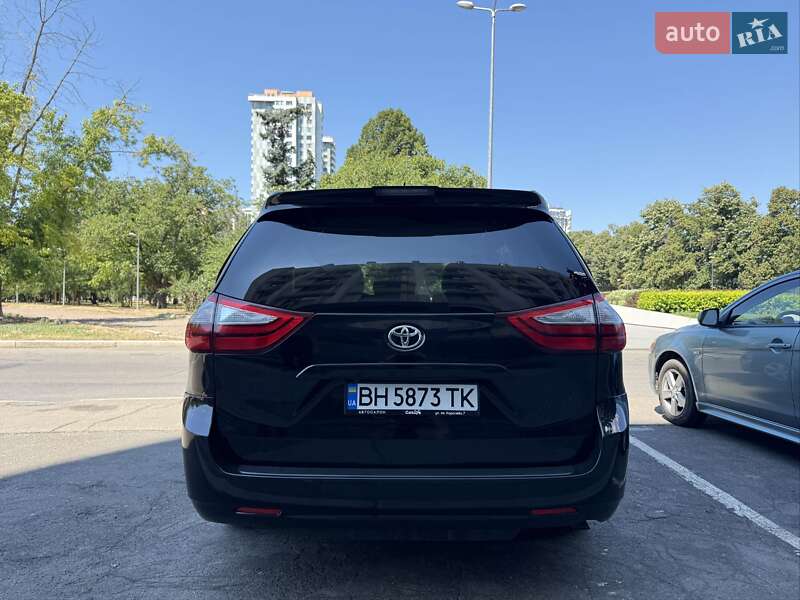 Минивэн Toyota Sienna 2019 в Черноморске