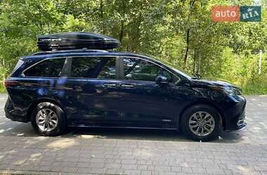 Минивэн Toyota Sienna 2021 в 