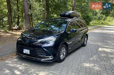 Минивэн Toyota Sienna 2021 в 