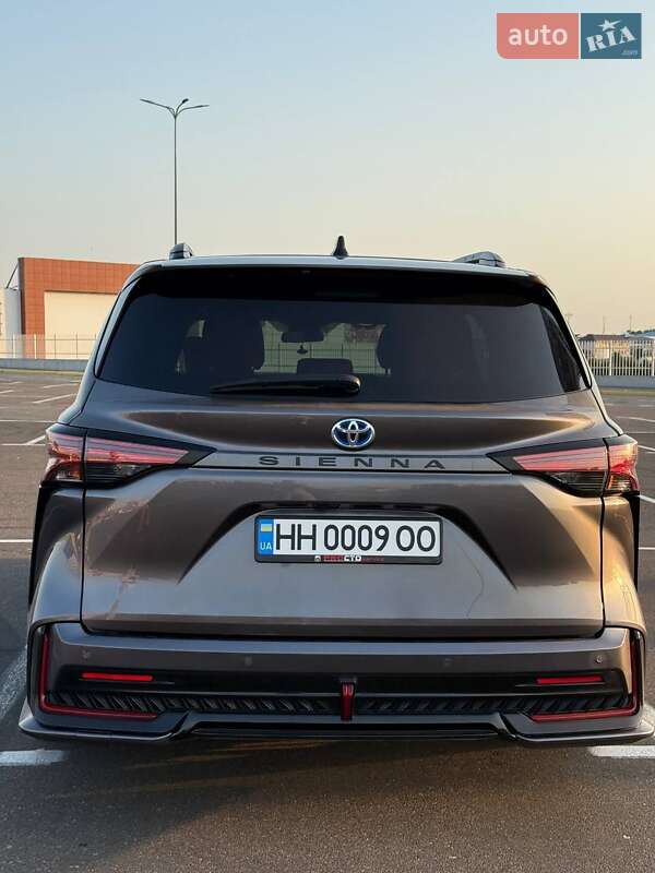 Мінівен Toyota Sienna 2022 в Одесі