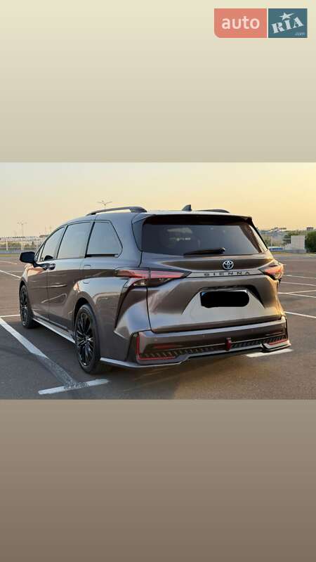 Мінівен Toyota Sienna 2022 в Одесі
