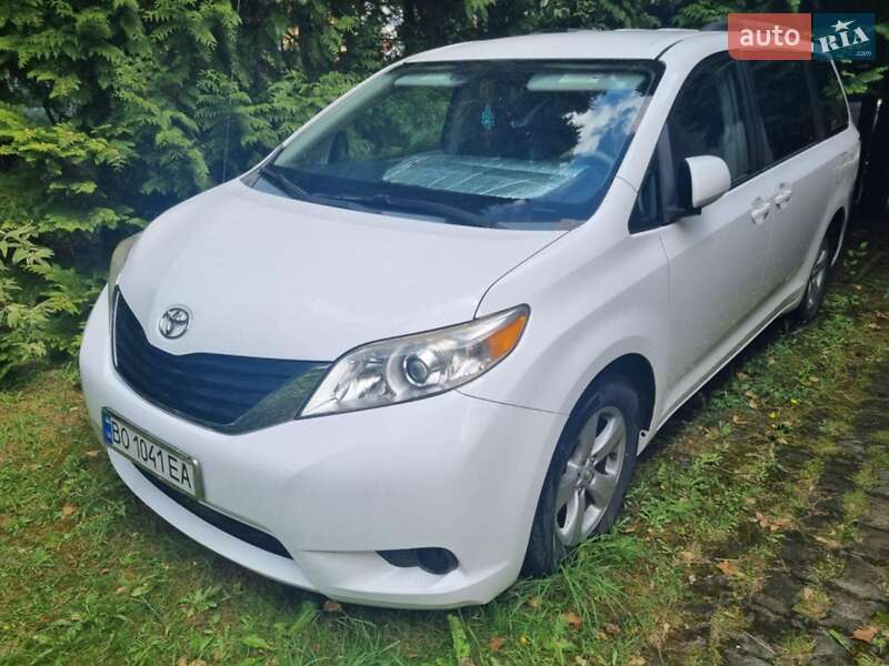 Toyota Sienna 2013