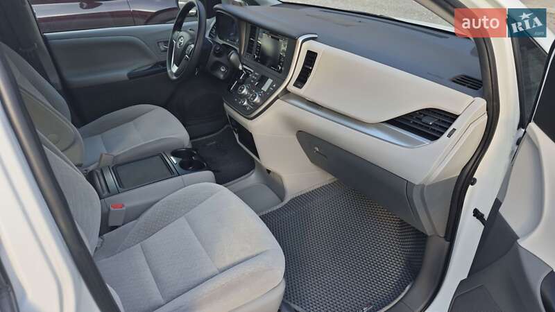 Мінівен Toyota Sienna 2019 в Тернополі