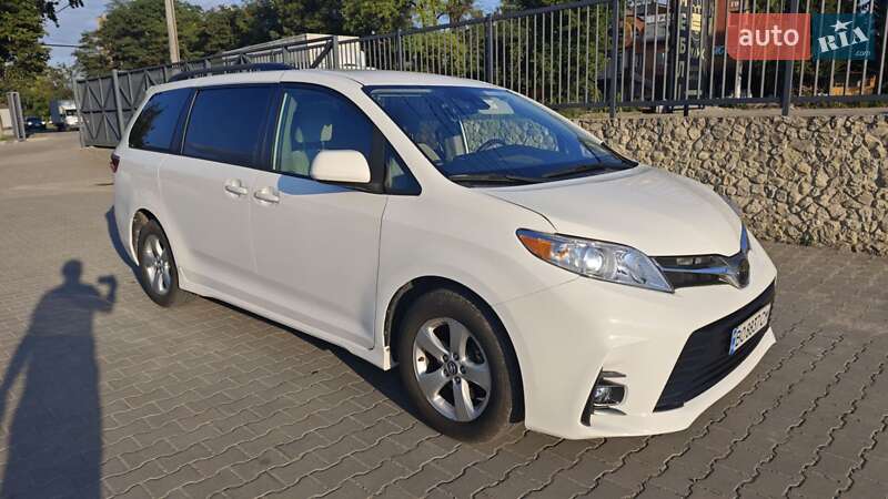 Мінівен Toyota Sienna 2019 в Тернополі