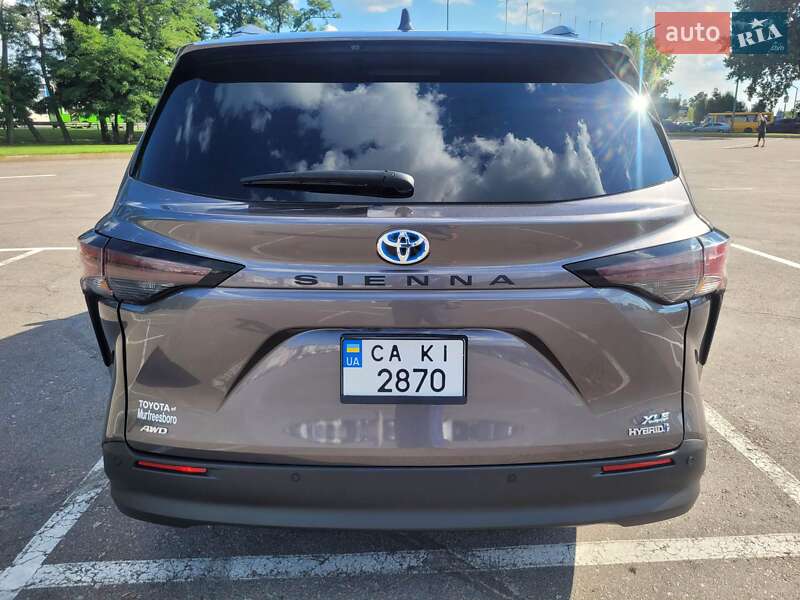Мінівен Toyota Sienna 2022 в Києві
