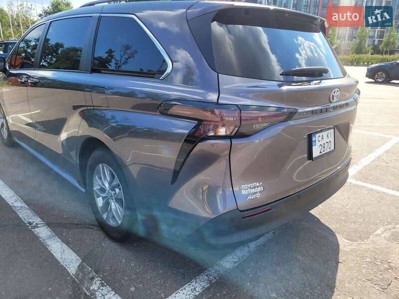 Мінівен Toyota Sienna 2022 в Києві