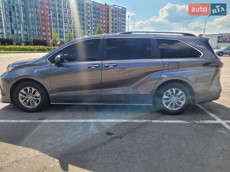 Мінівен Toyota Sienna 2022 в Києві
