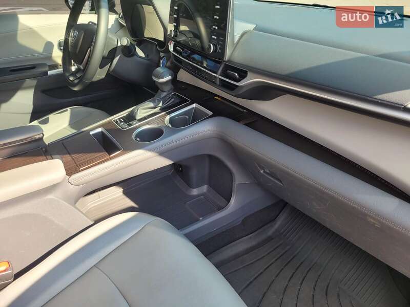 Мінівен Toyota Sienna 2022 в Києві