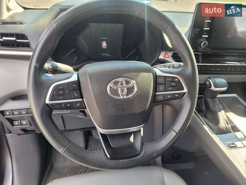 Мінівен Toyota Sienna 2022 в Києві