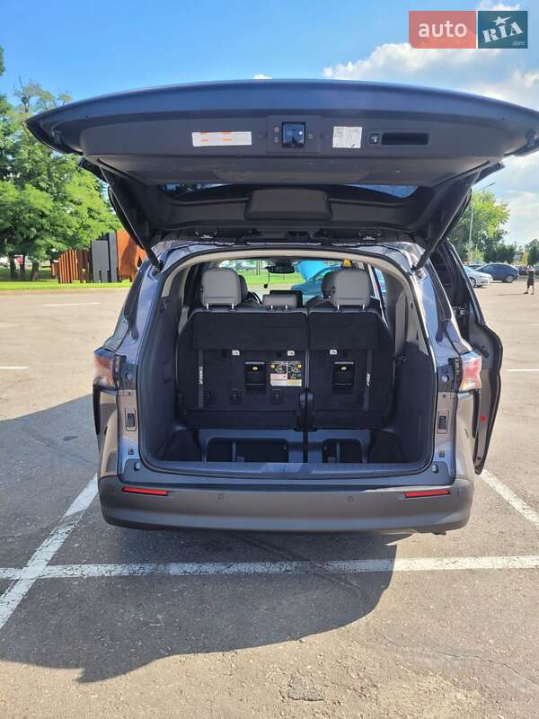 Мінівен Toyota Sienna 2022 в Києві