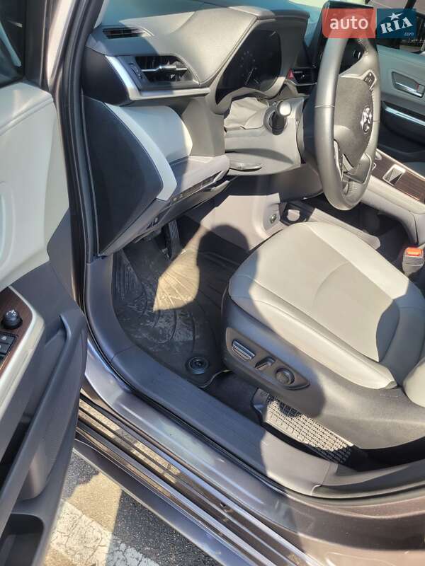 Мінівен Toyota Sienna 2022 в Києві