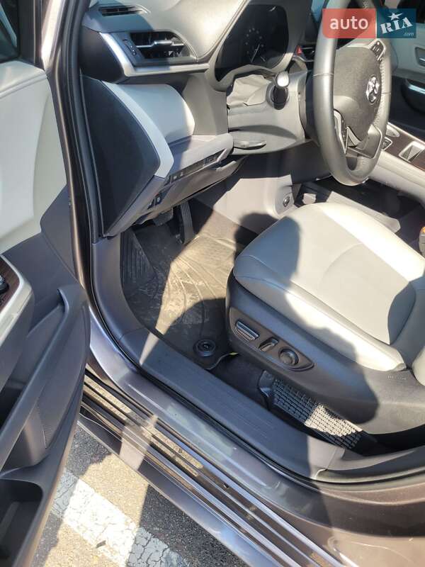 Мінівен Toyota Sienna 2022 в Києві