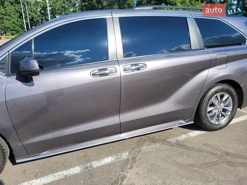 Мінівен Toyota Sienna 2022 в Києві
