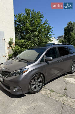 Мінівен Toyota Sienna 2017 в Києві
