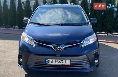 Мінівен Toyota Sienna 2018 в Києві