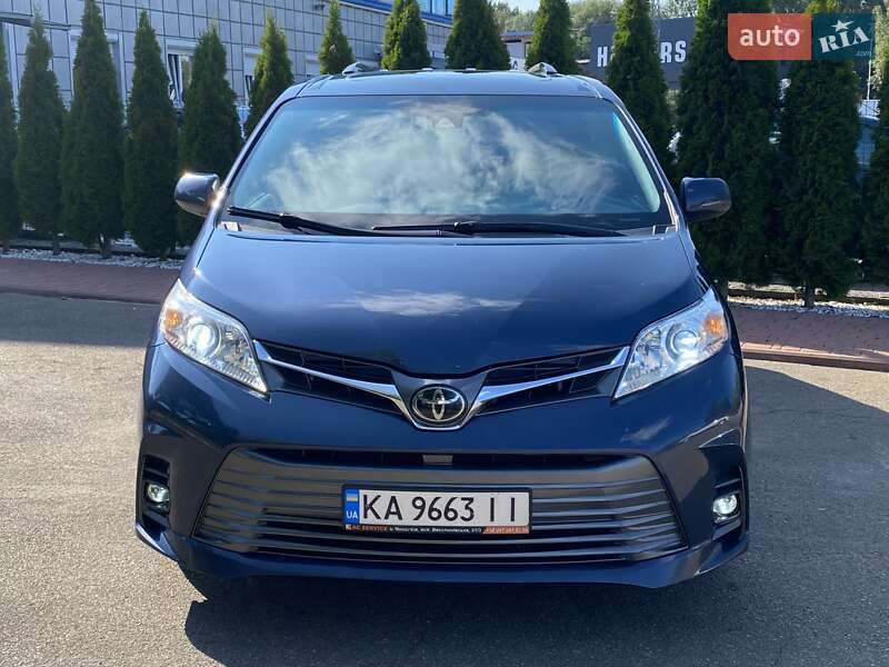 Минивэн Toyota Sienna 2018 в Киеве фото 3 Минивэн Toyota Sienna 2018 в Киеве