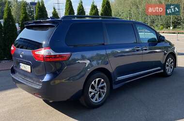 Мінівен Toyota Sienna 2018 в Києві