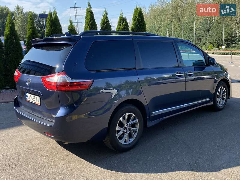 Минивэн Toyota Sienna 2018 в Киеве фото 7 Минивэн Toyota Sienna 2018 в Киеве
